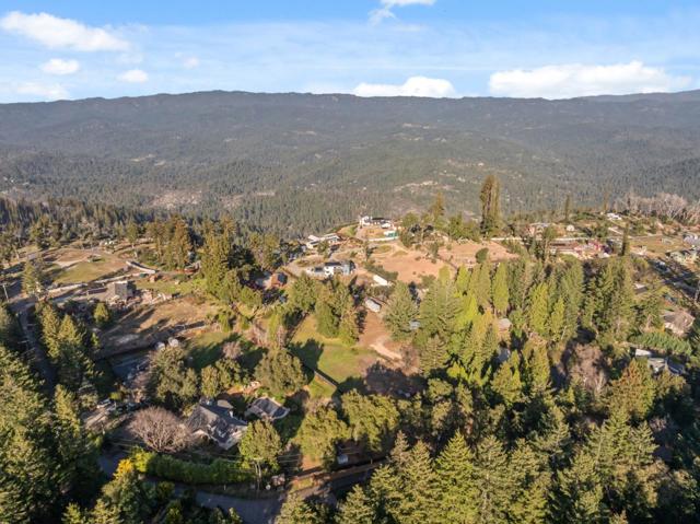 15 Braemoor Drive, Santa Cruz CA: https://media.crmls.org/mediaz/9586c06e-435b-4d3b-9fe9-83cb3021ae41.jpg