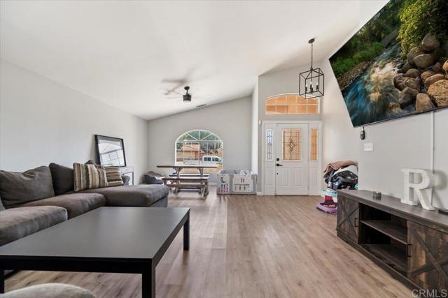 Detail Gallery Image 10 of 63 For 13139 Clipper Drive, Victorville,  CA 92395 - 4 Beds | 2 Baths