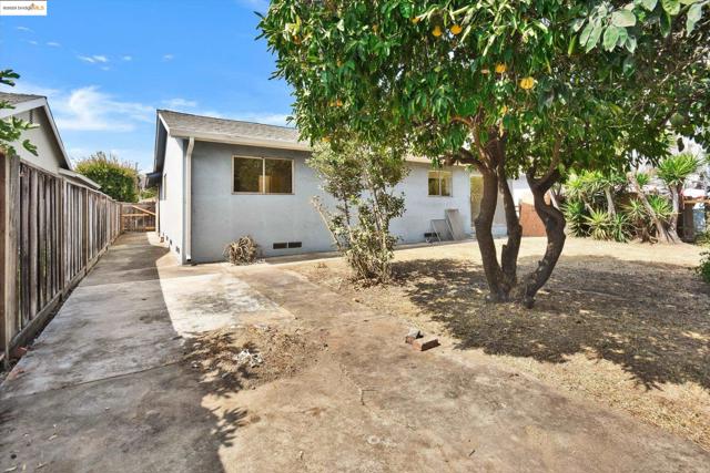 2040 Lanai Ave, San Jose CA: https://media.crmls.org/mediaz/95881778-53ac-4b8f-bf9b-f729524e811e.jpg