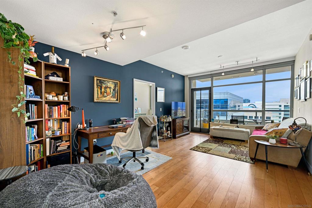 700 E Street - photo 2