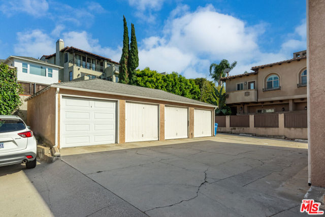 Image 5 of 19 For 702 Pacific Coast Highway