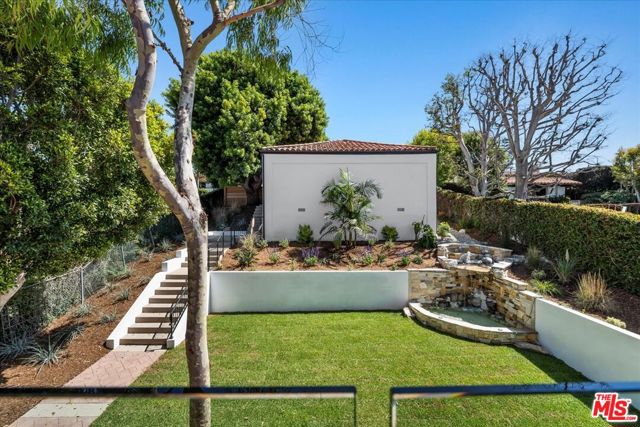 1736 Paseo Del Mar, Palos Verdes Estates CA: https://media.crmls.org/mediaz/958aeefc-4257-46d3-b5c6-cc5ae9c5db49.jpg