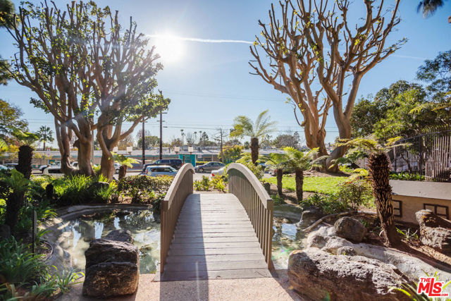 7777 W 91St Street, Playa del Rey CA: https://media.crmls.org/mediaz/958bea9d-d612-491d-9fb8-c8a578b31397.jpg