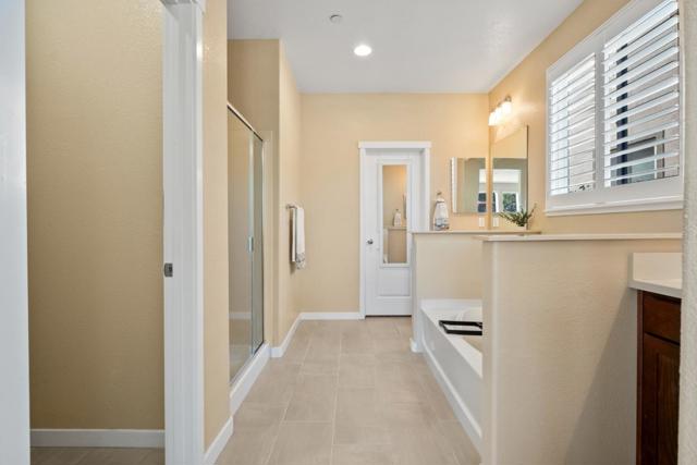 1141 Navigator Drive, Lathrop CA: https://media.crmls.org/mediaz/958c2e5b-fe6f-4882-a97a-a011fa946b12.jpg