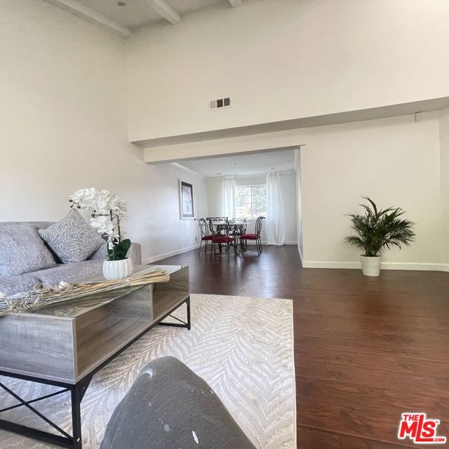 11158 Newcastle Avenue, Granada Hills CA: https://media.crmls.org/mediaz/958c5274-8e56-46b1-8e39-5a2d5adee12d.jpg