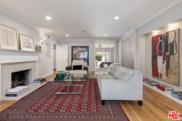 4219 Saugus Avenue, Sherman Oaks CA: https://media.crmls.org/mediaz/958c5547-a4d6-42be-ab0f-0c2dc2ce343e.jpg