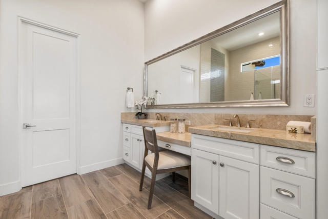 81350 Merv Griffin Way, La Quinta CA: https://media.crmls.org/mediaz/958eb6fd-6d0a-4829-a8bc-ea3a4c17f911.jpg