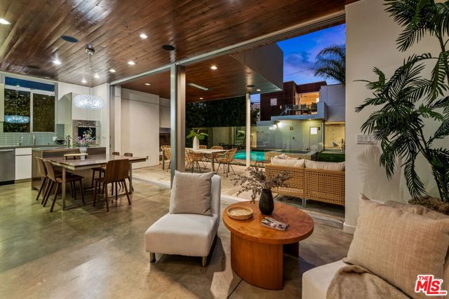 714 California Avenue, Venice CA: https://media.crmls.org/mediaz/958eb6ff-179e-4fac-b913-0b0747a08ae8.jpg