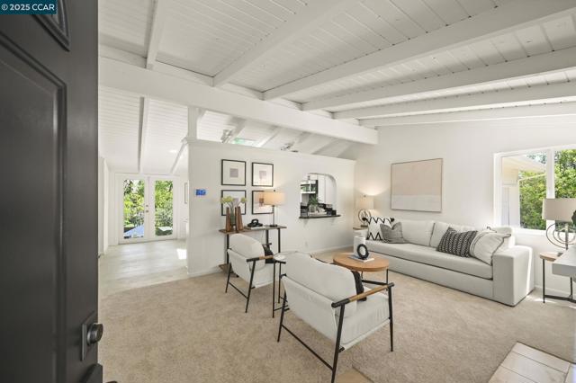 3352 Betty Ln, Lafayette CA: https://media.crmls.org/mediaz/958f0c99-fde5-469e-8216-c60d078515f1.jpg