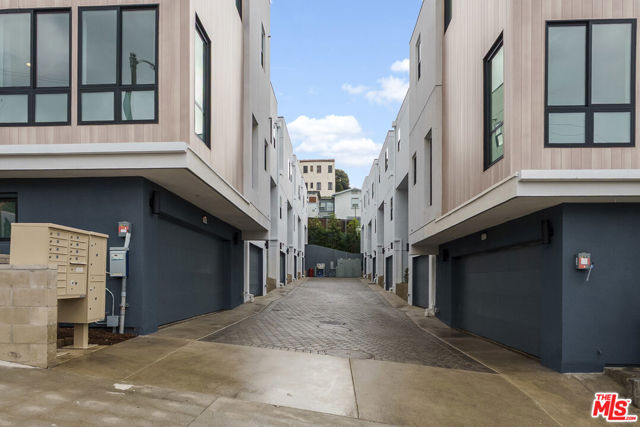 1320 W Cannon Drive, Los Angeles CA: https://media.crmls.org/mediaz/958f2ff7-06bb-454c-ba30-96be7546acb6.jpg