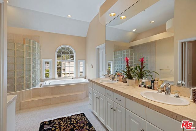 2431 Benedict Canyon Drive, Beverly Hills CA: https://media.crmls.org/mediaz/958f47ef-fc1e-4a4c-93ce-f8a8ac48a9f9.jpg