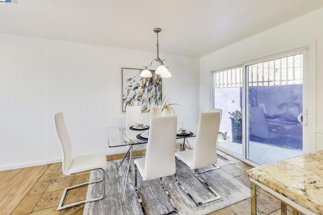 16660 Winding Blvd, San Leandro CA: https://media.crmls.org/mediaz/958f5fad-5ac0-4f1f-91e3-2727c0250f37.jpg