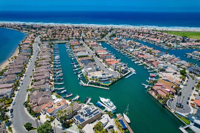 8 Buccaneer Way, Coronado CA: https://media.crmls.org/mediaz/958f7cb7-3ab1-4c93-a3ec-81b7f64aba54.jpg