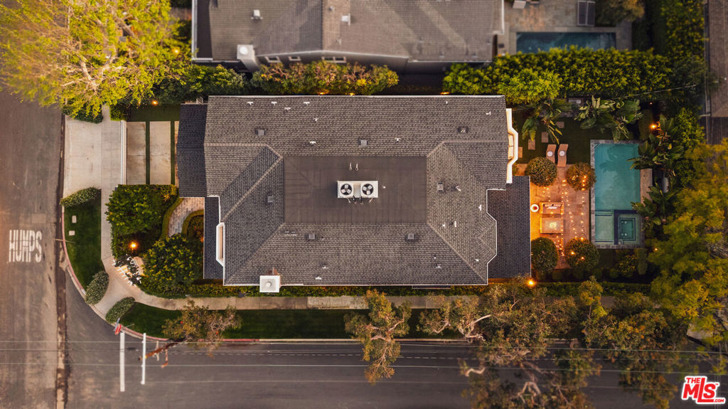 https://media.crmls.org/mediaz/958fc0b8-c9ed-4a94-afa4-3438454f14e6.jpg?preset=X-Large