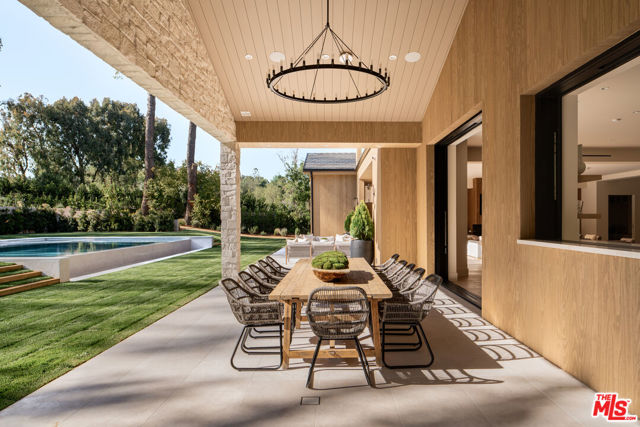 5287 Round Meadow Road, Hidden Hills CA: https://media.crmls.org/mediaz/95906d16-048b-4bea-be6d-3ae4f64f107f.jpg