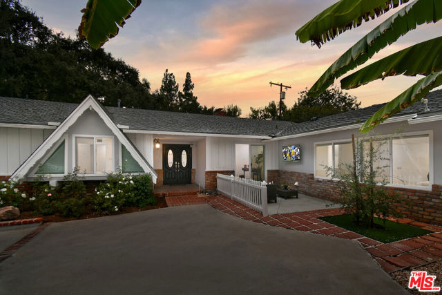 4053 Harclare Lane photo 6