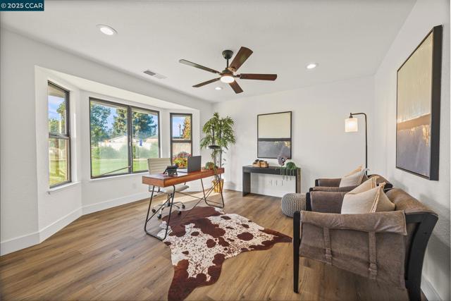 9822 Doyle Ct, Stockton CA: https://media.crmls.org/mediaz/9590aba2-c79e-421d-98ff-db3de8a00914.jpg