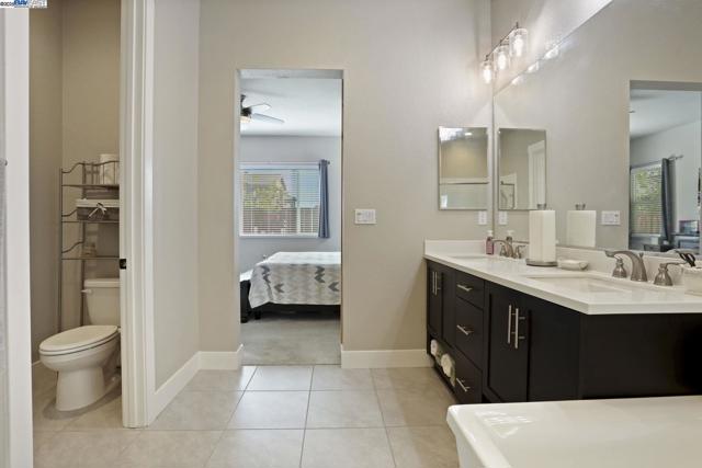 2595 Garden Farms Ave, Lathrop CA: https://media.crmls.org/mediaz/9590f038-63ee-43bf-a3e1-20ed8648143e.jpg