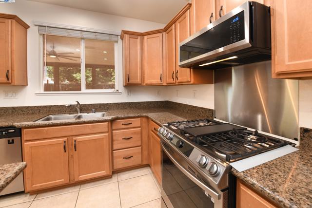 660 Mazzolo Dr, Lincoln CA: https://media.crmls.org/mediaz/9591fb03-6772-4a3a-ba65-3adccb7c59eb.jpg