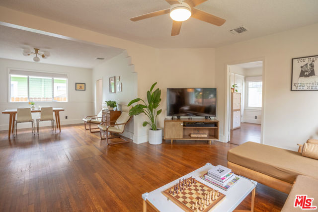 732 N Toledo Walk, Long Beach CA: https://media.crmls.org/mediaz/9591ffee-464a-4dc9-afad-4b049d8a520c.jpg