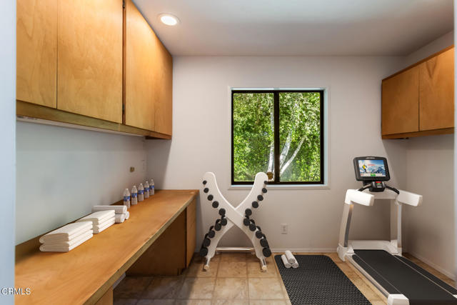 4308 Hayman Avenue, La Canada Flintridge CA: https://media.crmls.org/mediaz/95920008-f17c-462d-9582-6ed9dcd1302c.jpg
