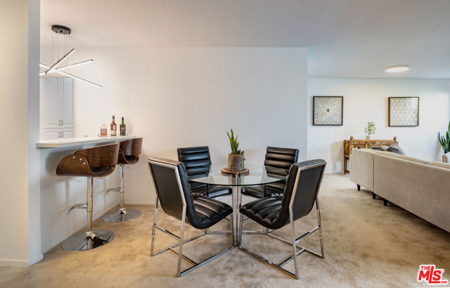 927 N Kings Road, West Hollywood CA: https://media.crmls.org/mediaz/959244f2-007d-45ec-9d9e-cab23754fd1f.jpg
