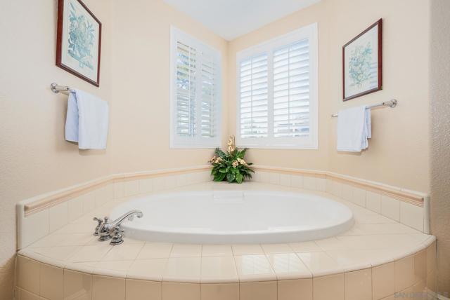 1330 Panorama Ridge Rd, Oceanside CA: https://media.crmls.org/mediaz/95924e68-0198-461f-8cc5-aebd2cf78ce7.jpg