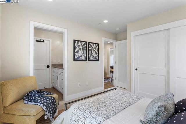 1002 Middle Ave, Menlo Park CA: https://media.crmls.org/mediaz/95927adc-1e4a-4005-bdcf-fc8365ced51a.jpg