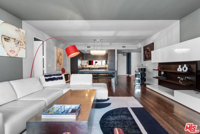 6250 Hollywood Boulevard, Los Angeles CA: https://media.crmls.org/mediaz/95929261-a51f-4c56-93ce-e3ab5883877a.jpg