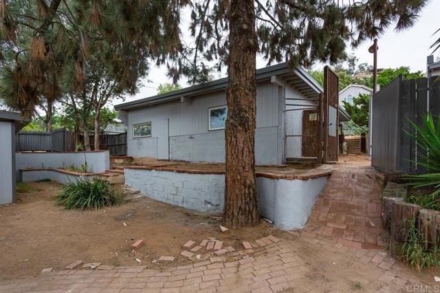 12049 Coping Place, Lakeside CA: https://media.crmls.org/mediaz/9592a0f4-6c10-448e-ae6f-55d3edd3d279.jpg