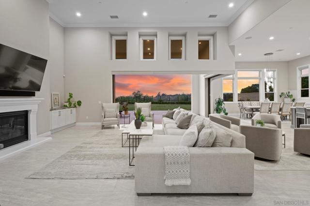 6210 Summit Crest Cir, San Diego CA: https://media.crmls.org/mediaz/959483e5-b64b-40df-a316-d85a799f3746.jpg