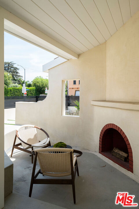 363 N Kings Road, Los Angeles CA: https://media.crmls.org/mediaz/9594b7d2-de3c-4b8e-9ade-09a105f4cc4d.jpg