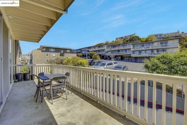 14 Janet Way, Tiburon CA: https://media.crmls.org/mediaz/9594da7e-0284-4211-aafe-dbed456f56e9.jpg