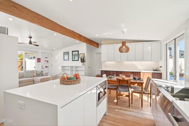 Detail Gallery Image 8 of 40 For 1040 Dover Ln, Ventura,  CA 93001 - 2 Beds | 2 Baths