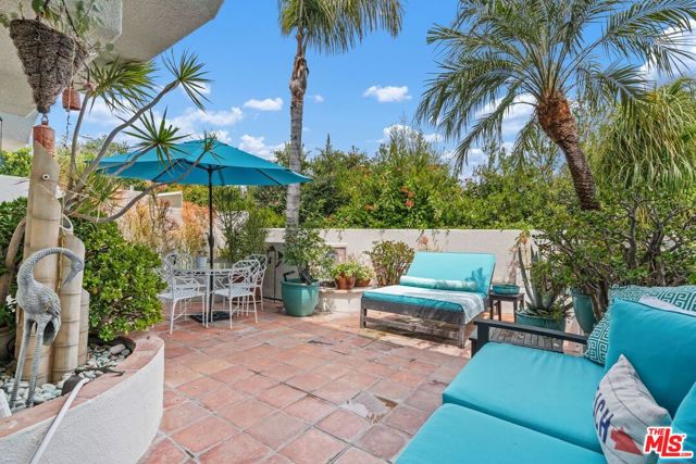 6435 Zumirez Drive, Malibu CA: https://media.crmls.org/mediaz/959503de-f044-4f3b-880b-53df263957bd.jpg
