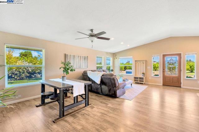 Details for 8540 Bates Ct, Tracy, CA 95304