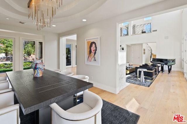 23593 Park South Street, Calabasas CA: https://media.crmls.org/mediaz/959592b4-ce84-489a-bf4c-eac2b7454b10.jpg