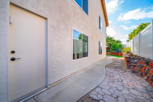 6433 La Paloma Street, Carlsbad CA: https://media.crmls.org/mediaz/9595de8c-f6b3-48dc-bc4b-56a72ea19041.jpg