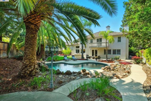 304 Dillon Court, Roseville CA: https://media.crmls.org/mediaz/95960e24-717b-4768-99a5-f6fa47a5c4ca.jpg