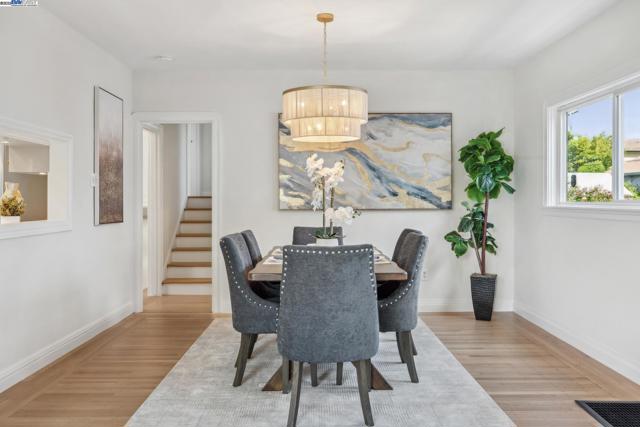 1827 Moreland Dr, Alameda CA: https://media.crmls.org/mediaz/959653be-192c-4556-a3cf-0d1ff3e98bd0.jpg