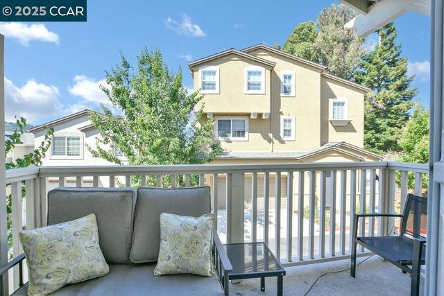 476 Colina Way, El Sobrante CA: https://media.crmls.org/mediaz/9596d5d2-9877-4ce2-8001-3e0fe789c796.jpg