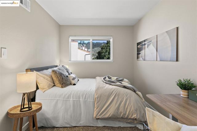 1130 Richmond ST, El Cerrito CA: https://media.crmls.org/mediaz/959713a3-32c1-43d5-a483-a92071339ce5.jpg