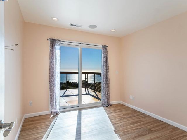 532 Heathcliff Dr, Pacifica CA: https://media.crmls.org/mediaz/95971781-7f18-40c1-866c-4e4f6a988e69.jpg