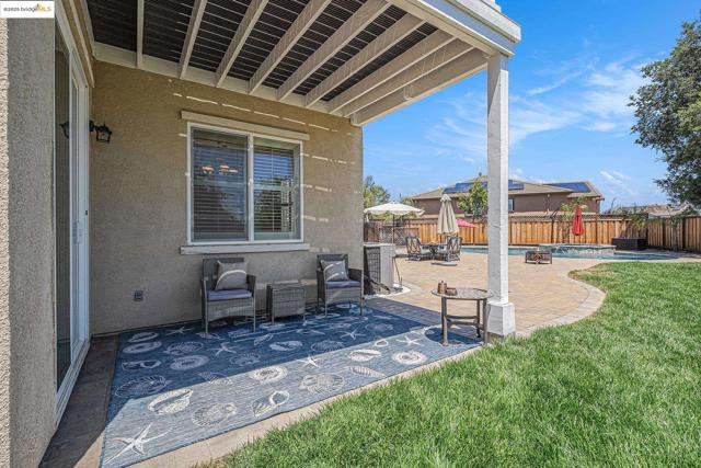 140 Ridge Crest Ct, Oakley CA: https://media.crmls.org/mediaz/95976b56-1077-4659-964d-7968d615ed15.jpg
