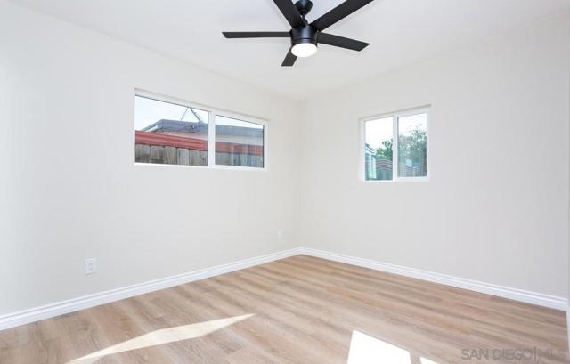 924 Florida St, Imperial Beach CA: https://media.crmls.org/mediaz/95976ba4-49ad-47fc-ba45-e32f1d94e8f1.jpg