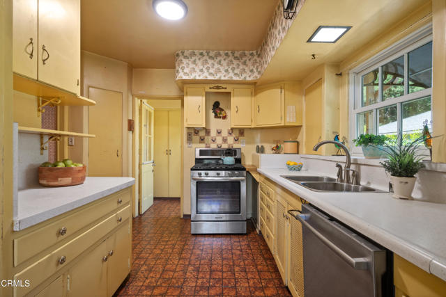 Detail Gallery Image 12 of 52 For 2232 Brigden Rd, Pasadena,  CA 91104 - 2 Beds | 2 Baths