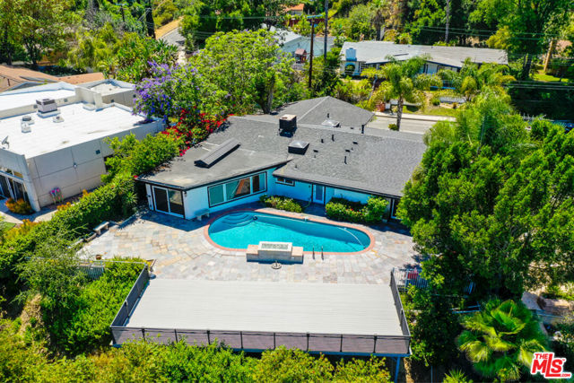 3650 Sapphire Drive, Encino CA: https://media.crmls.org/mediaz/95983e33-9db7-4caa-a19c-b7245923e8ad.jpg