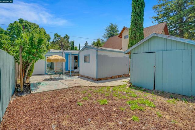 881 Merle Ave, Martinez CA: https://media.crmls.org/mediaz/959855d0-b6bd-4314-99cb-4fe9f15e3f5c.jpg