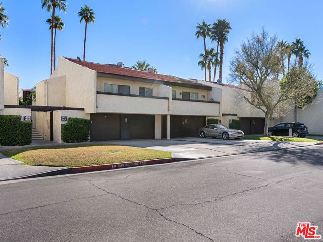 1472 S Camino Real, Palm Springs CA: https://media.crmls.org/mediaz/9598596e-f42a-4873-b00f-f043370b3342.jpg