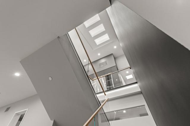 90 Crescent Drive, Palo Alto CA: https://media.crmls.org/mediaz/9598862b-c96b-4230-8956-99699051c6af.jpg
